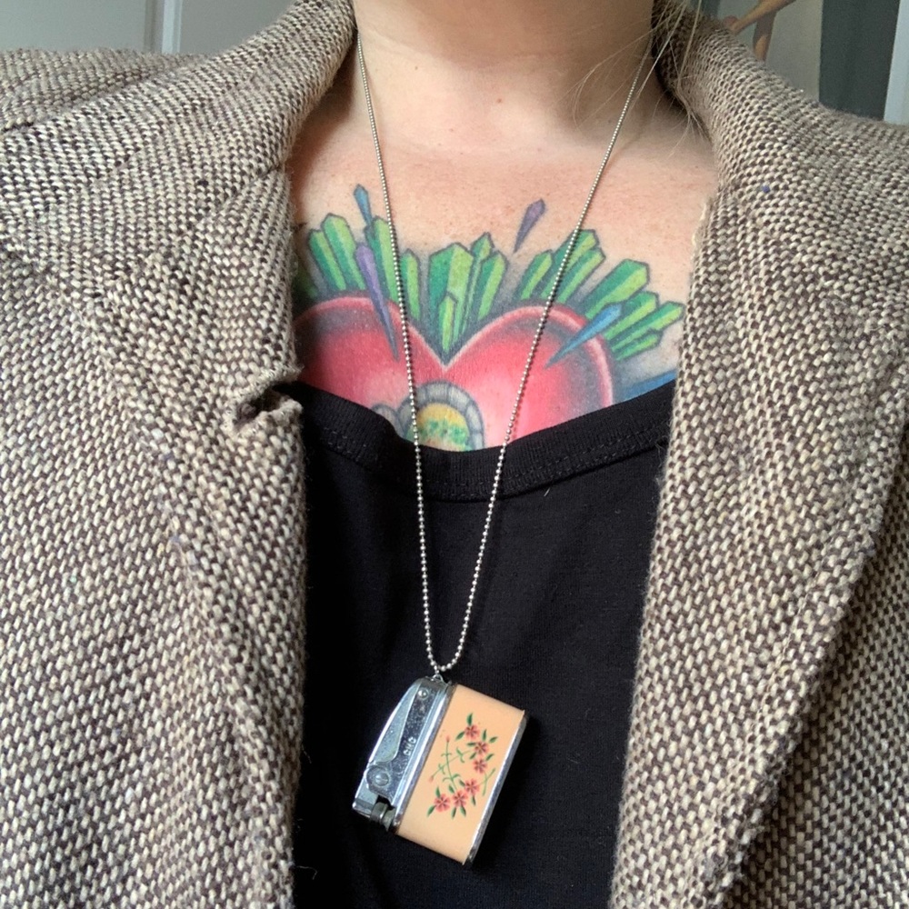 Vintage Floral Lighter Pendant 💐 🔥 ✨ - Picture 7 of 7